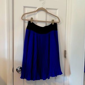 Calvin Klein size 8 pleated skirt